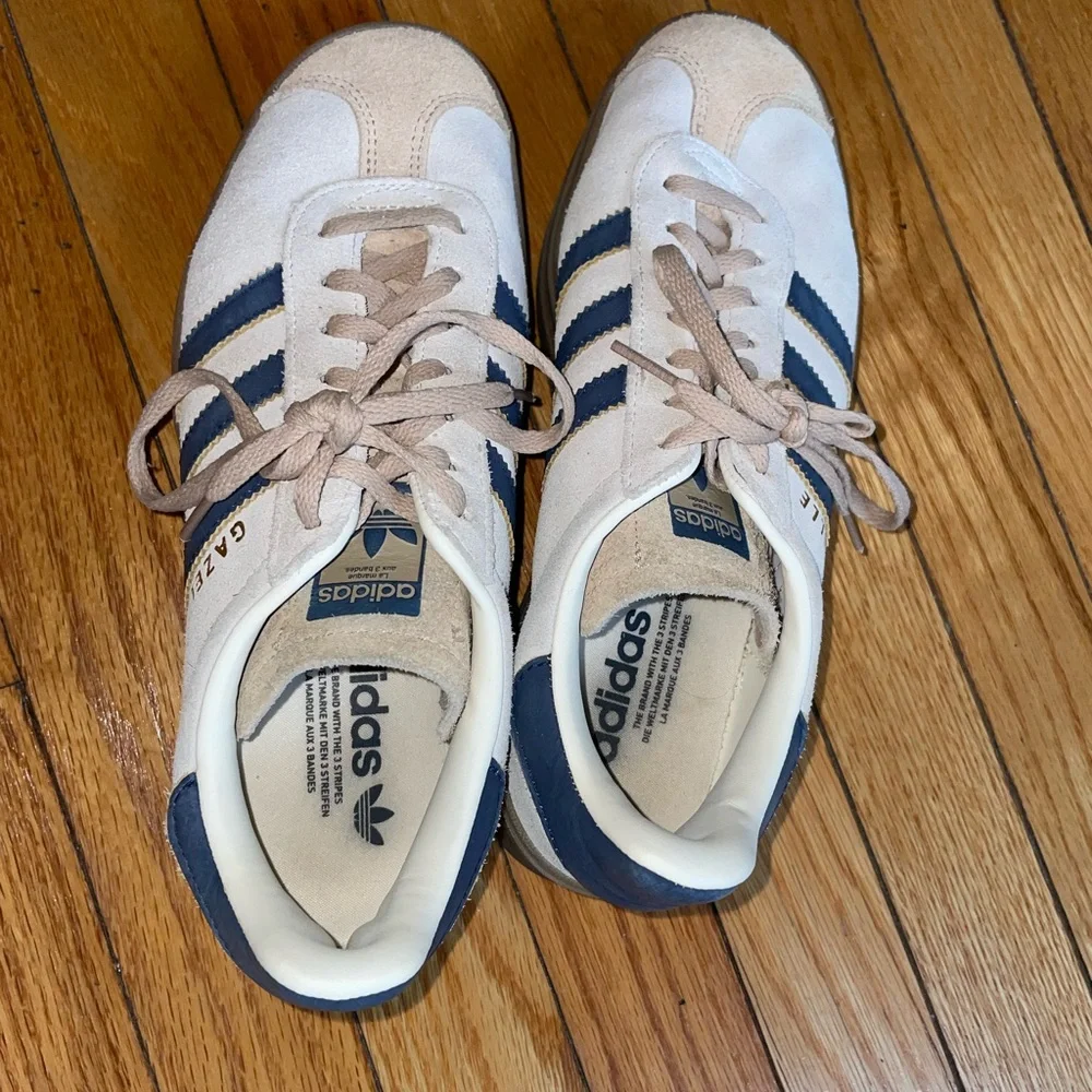 Adidas Gazelle Bold, women’s size 8, cream and navy sneakers - Picture 6 of 8